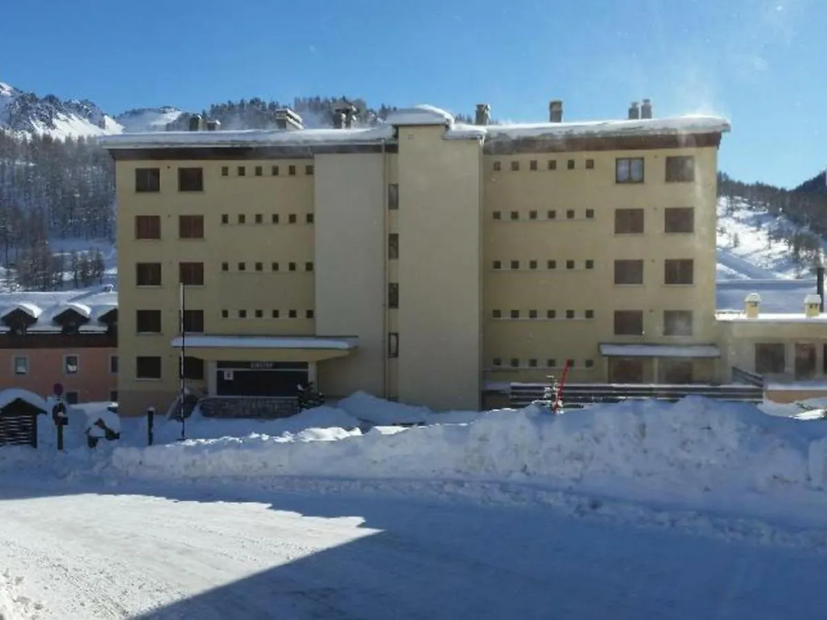 Appartement 6 Pers. A Montgenevre - Proche Pistes, Commerces, Parking Prive, Animaux Acceptes - Fr-1-445-58 0*,  France